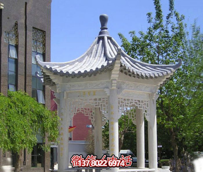 精美漢白玉鏤空涼亭，為校園休息區(qū)提供清涼休息空間