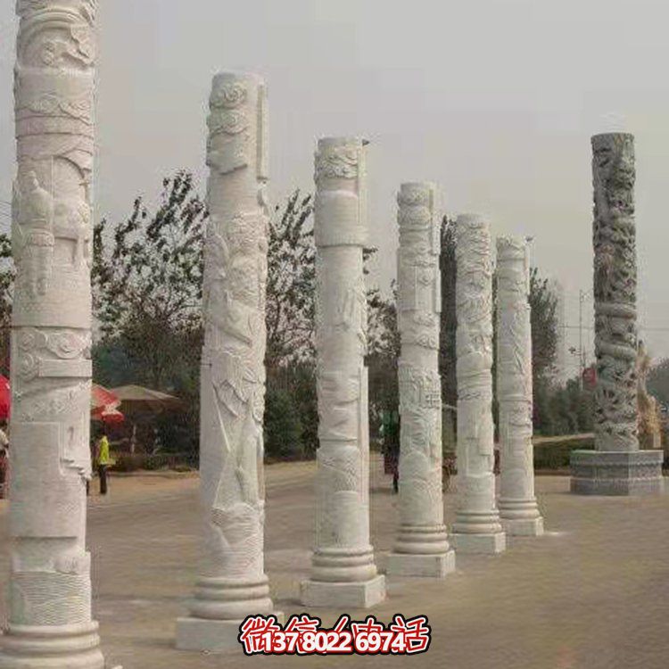 精致的大理石雕刻景觀裝飾，點(diǎn)綴廣場的文化主題