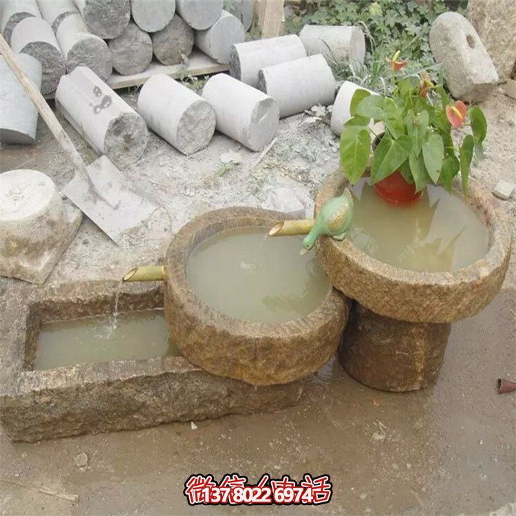古老農(nóng)村石槽流水魚缸，傳統(tǒng)擺件裝飾景觀