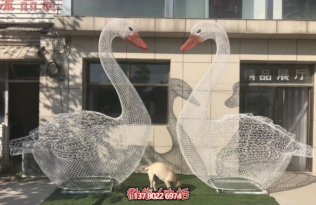 不銹鋼天鵝雕塑，給您的景區(qū)增添一抹優(yōu)雅氣息