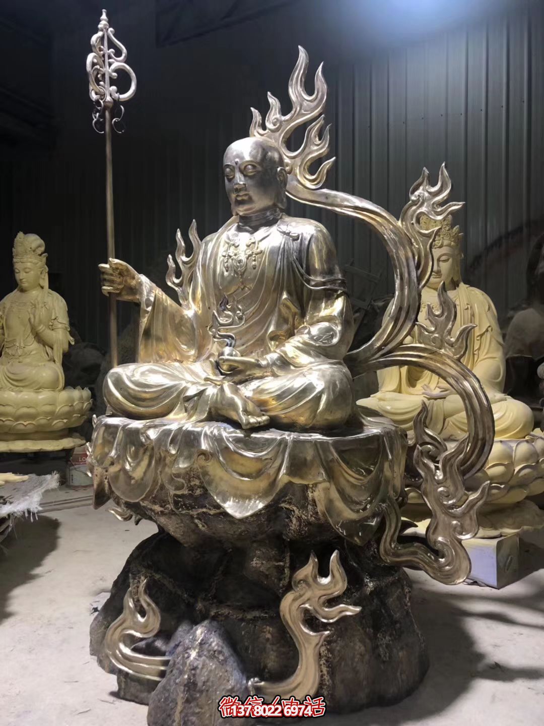 游覽地藏王大型寺廟景區(qū)，感受精美雕塑的神秘魅力