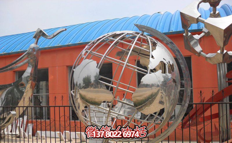 白鋼鏤空地球儀雕塑，為公園增添創(chuàng)意裝飾