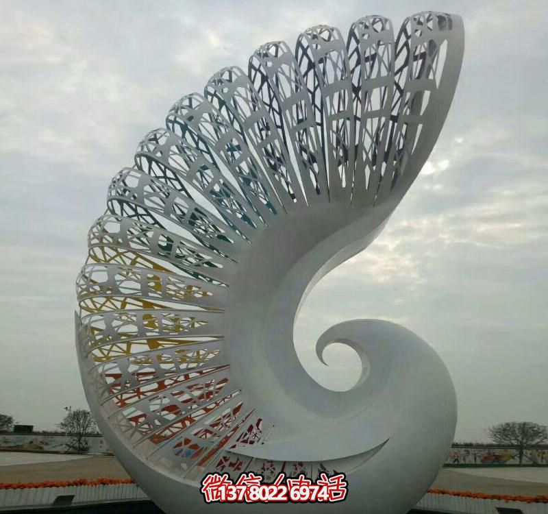 不銹鋼鳳凰雕塑，抽象而鏤空