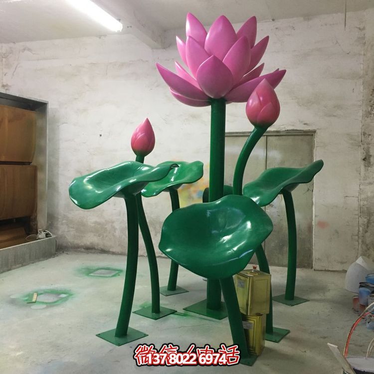 大型不銹鋼彩繪蓮花擺件，為游樂(lè)場(chǎng)、商場(chǎng)、戶(hù)外公園增色