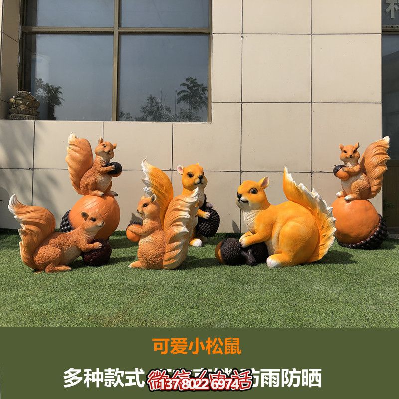 可愛小松鼠雕塑給森林公園、游樂園帶來美好時光