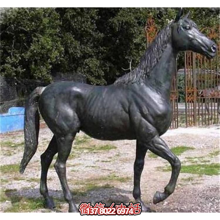 玻璃鋼仿銅馬雕塑，為園林廣場增添獨特魅力