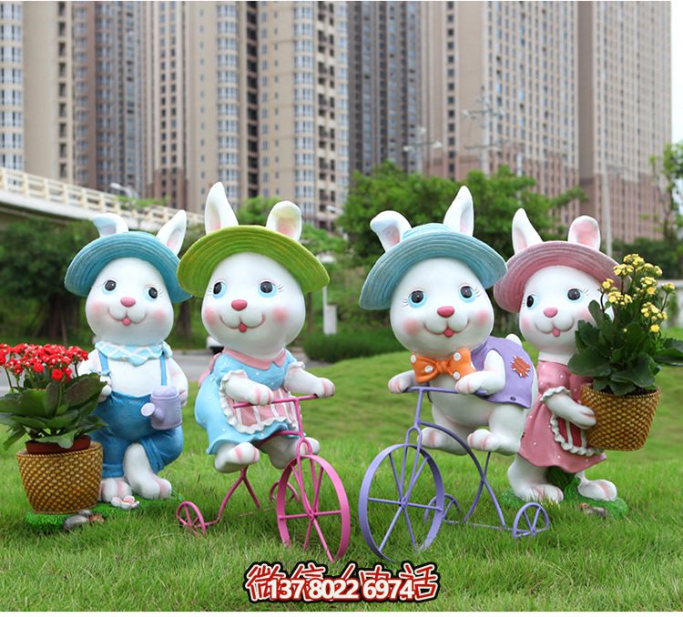 可愛兔子雕塑，為您的草坪添彩