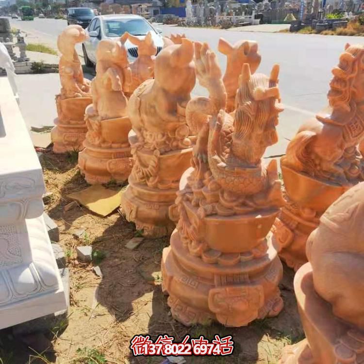 紅晚霞景區(qū)，十二生肖雕塑之旅