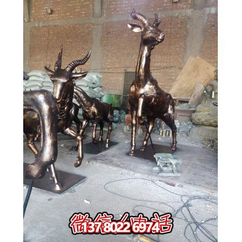 大型梅花鹿銅雕雕塑，裝點(diǎn)別墅小區(qū)