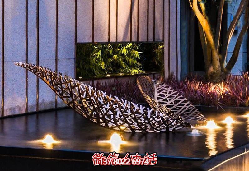 不銹鋼樹(shù)葉鏤空雕塑，給戶外和酒店環(huán)境帶來(lái)優(yōu)雅氣息