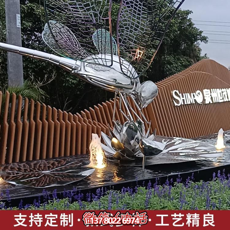 大型不銹鋼雕塑，為城市酒店、公園、商場及水景環(huán)境增添獨(dú)特景觀