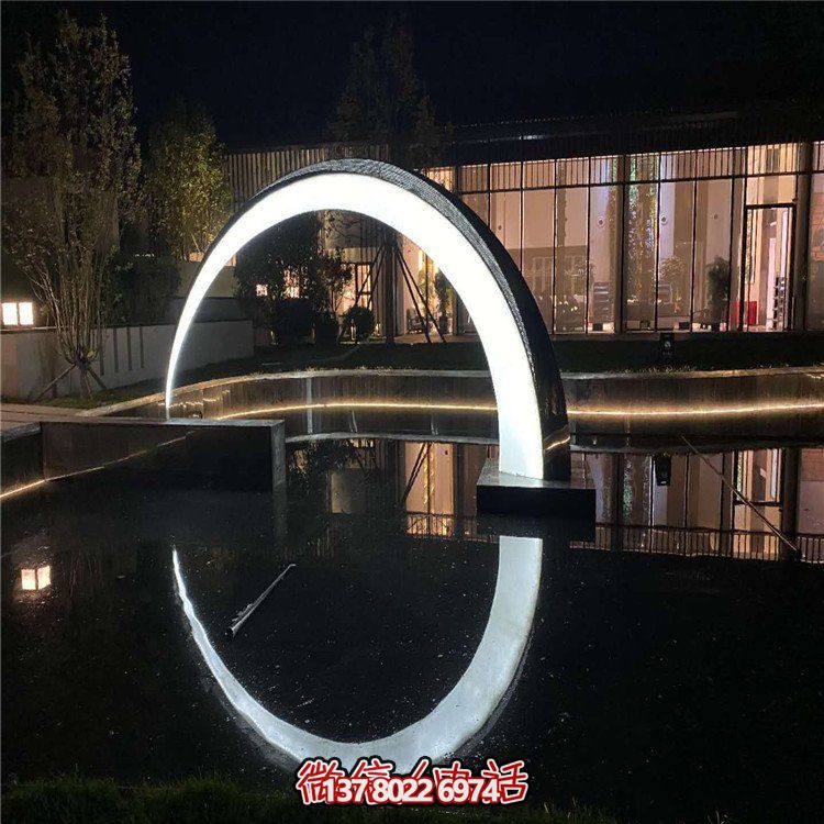 不銹鋼發(fā)光圓環(huán)雕塑，點(diǎn)亮戶(hù)外園林景觀(guān)