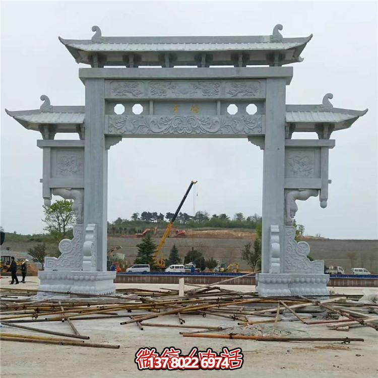 傳統(tǒng)工藝石雕牌坊，點綴鄉(xiāng)村美景