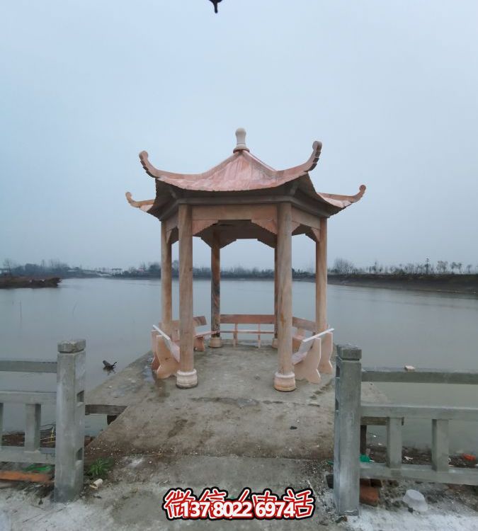 河邊大理石涼亭雕塑，欣賞晚霞紅
