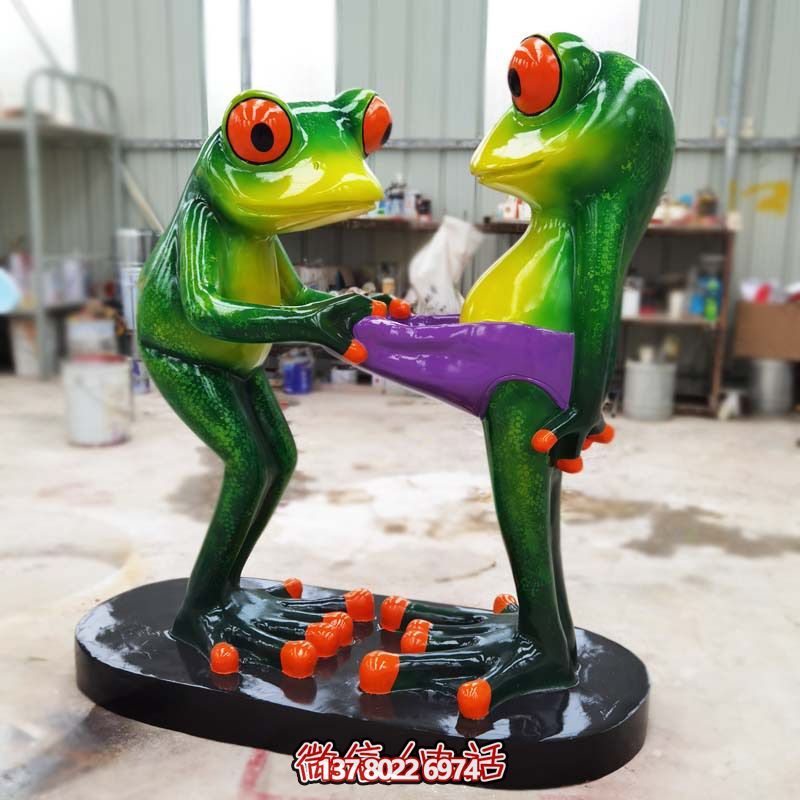 逗趣玻璃鋼青蛙雕塑，為景區(qū)增色不只