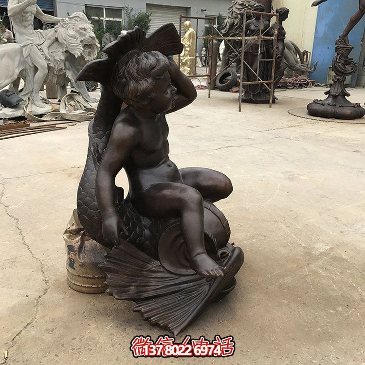 創(chuàng)意銅雕魚坐椅，讓兒童享受景觀之美