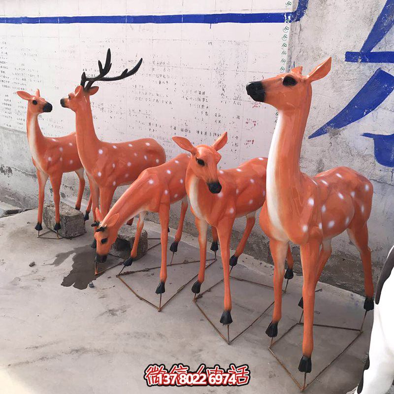 彩繪玻璃鋼雕塑鹿，靜謐優(yōu)雅完美綻放