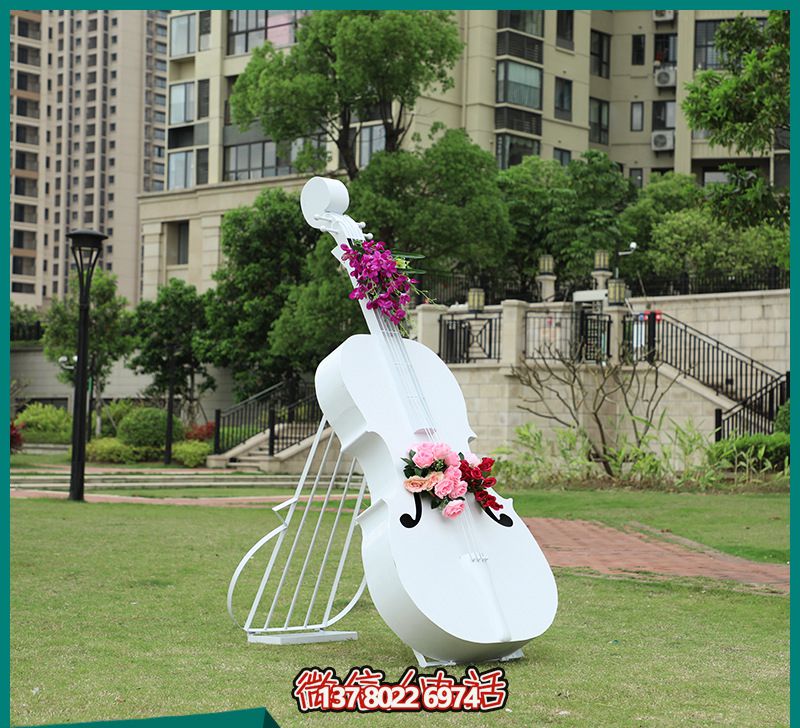 玻璃鋼雕塑，打造創(chuàng)意白色大提琴，點綴公園景區(qū)