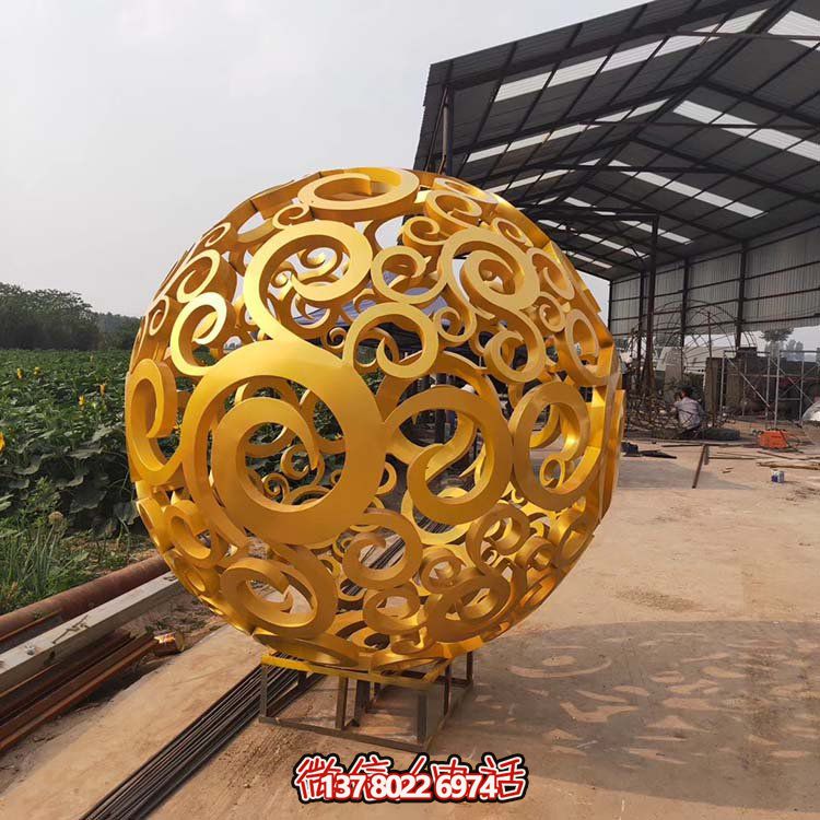 大型不銹鋼鏤空球雕塑，為園林景觀增添靈動(dòng)之美