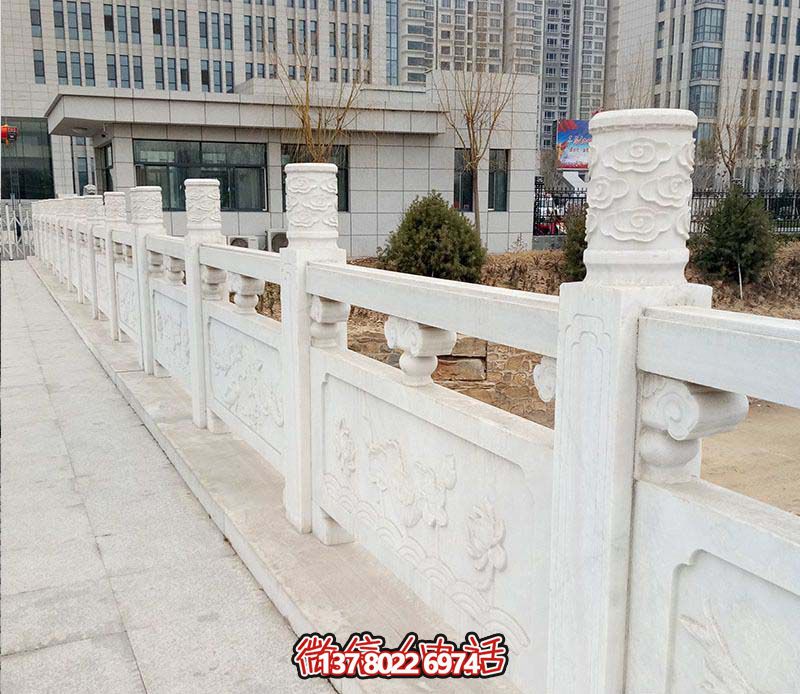 漢白玉鑲嵌欄桿扶手，點(diǎn)綴走廊裝飾，為城市花園添彩