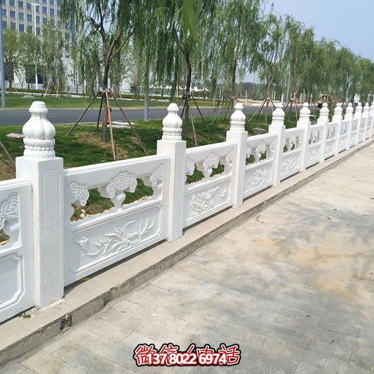 經(jīng)典石雕精美欄桿，增添校園美麗