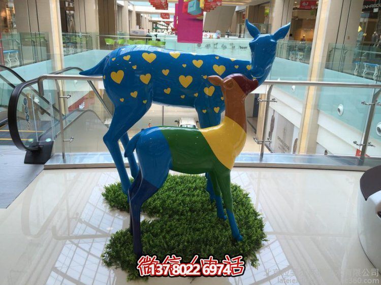 玻璃鋼手工彩繪小鹿擺件，為你的商場增添溫馨美感