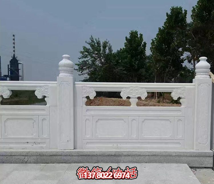 漢白玉鏤空石橋欄桿雕塑，為景區(qū)增添精彩
