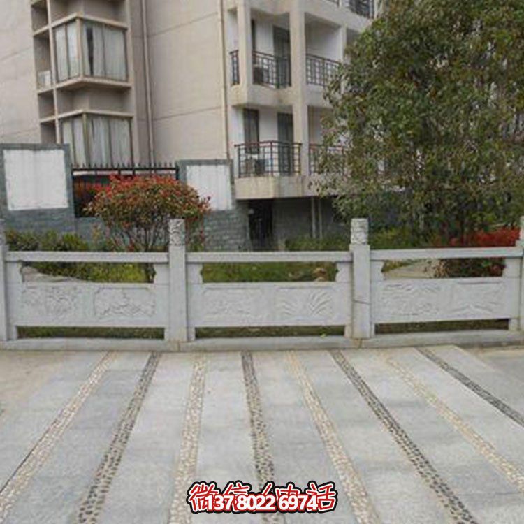 高品質青石雕刻欄桿欄板，為您的小區(qū)裝飾添彩
