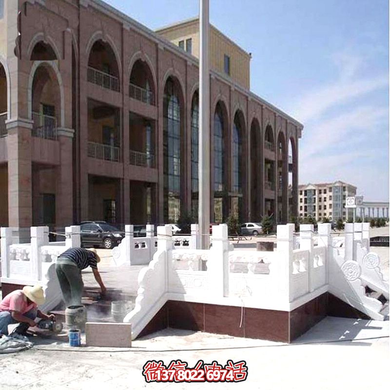 高雅華麗的漢白玉雕塑升旗臺(tái)，為你的飛機(jī)場增添華麗色彩