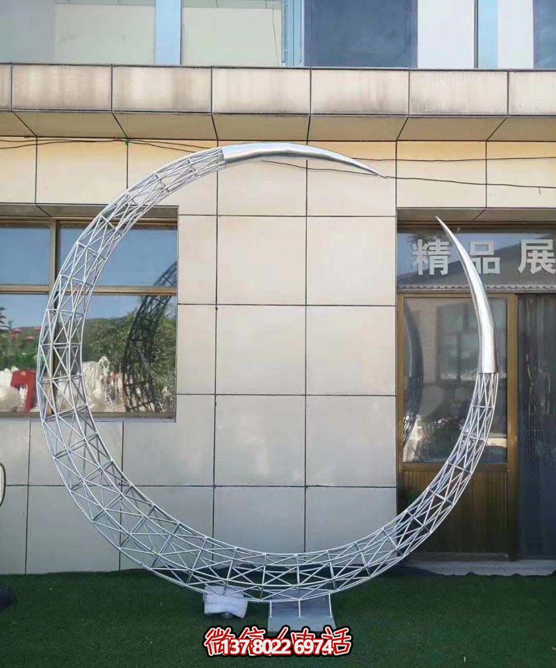 精致月亮雕塑，為您的別墅庭院增添美感