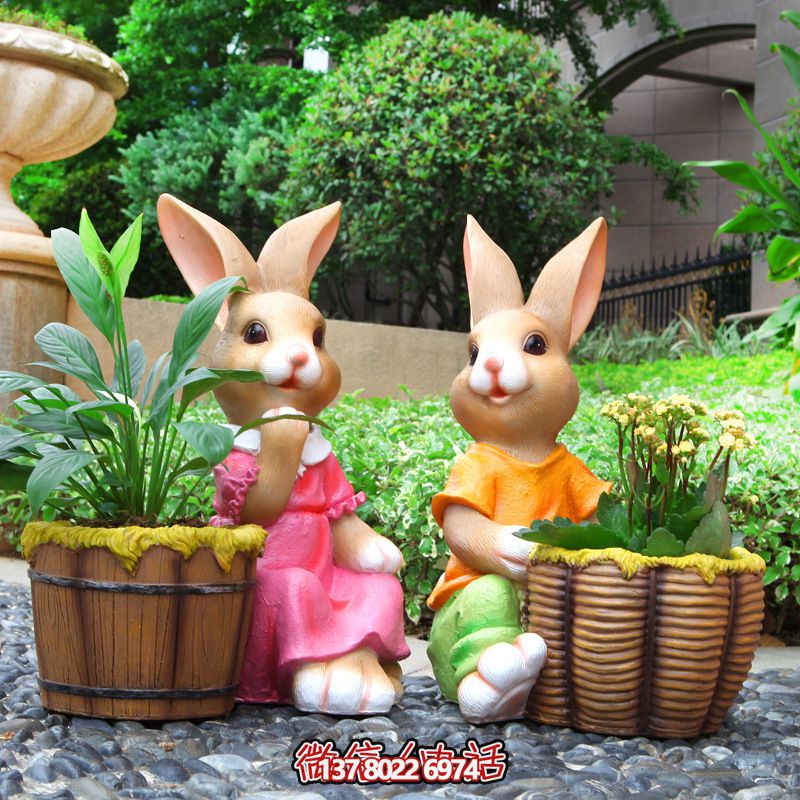 彩繪玻璃鋼兔子雕塑，點綴戶外公園裝飾