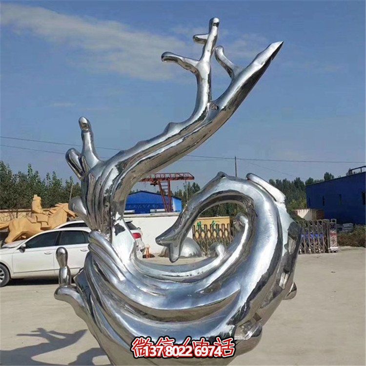 不銹鋼鏡面雕塑，為戶外廣場增添海浪般的浪花氣息