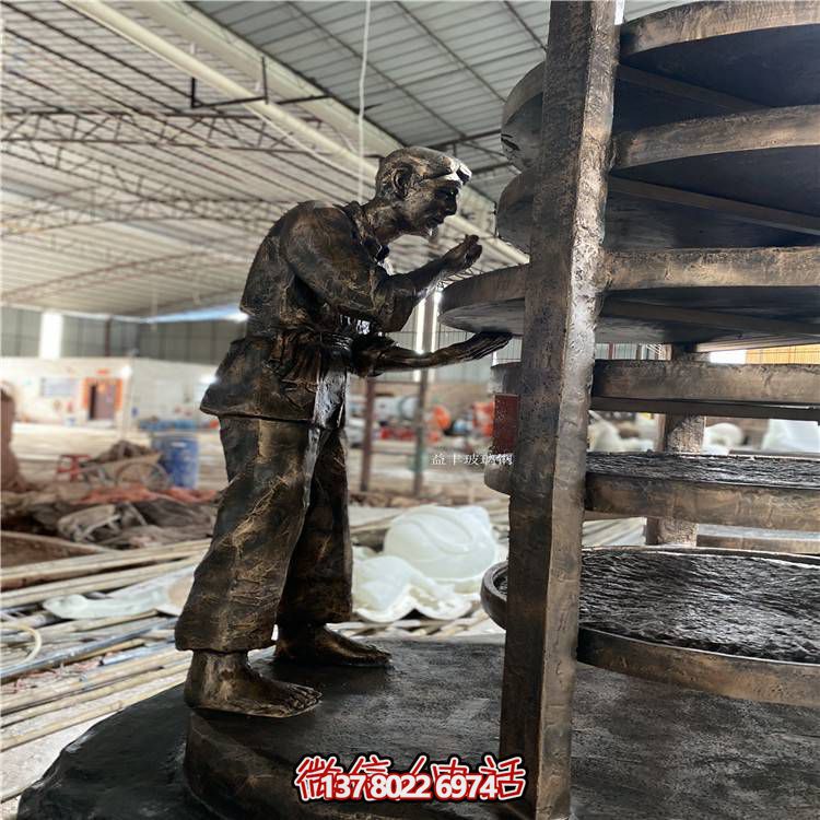 玻璃鋼仿銅人物擺件，點(diǎn)綴戶外園林景觀