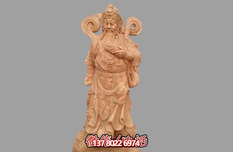 紅日晚霞下的關(guān)公雕塑，溫馨庭院里的佛像供奉