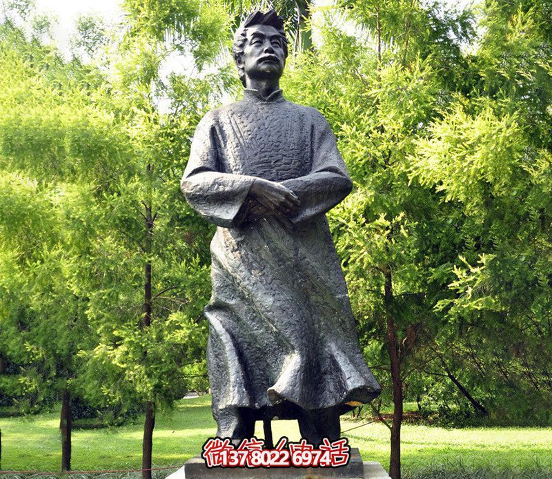 玻璃鋼魯迅人物雕塑，為公園景觀裝飾點(diǎn)綴