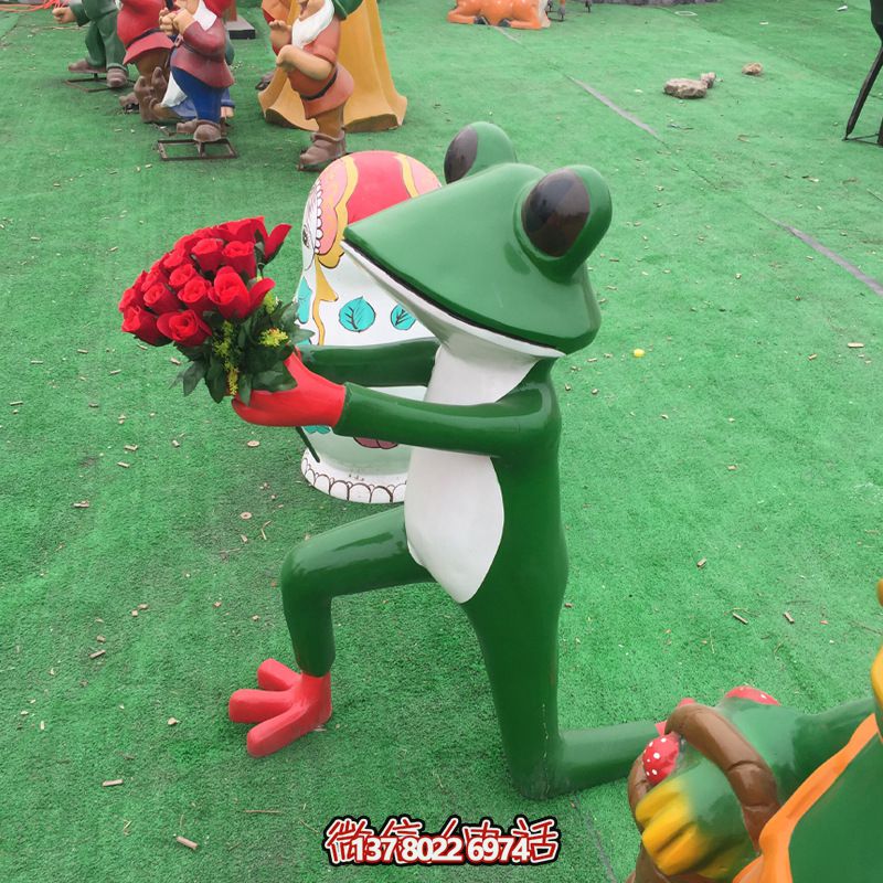 玻璃鋼雕塑，玫瑰青蛙拿玻璃公園裝飾
