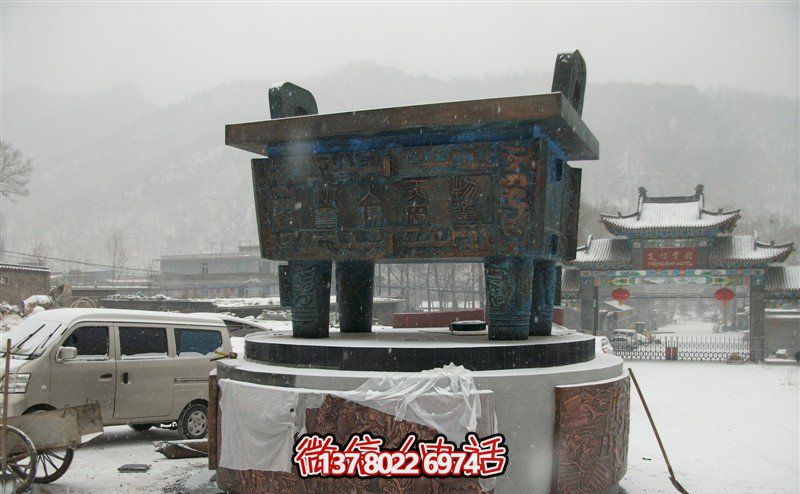 大型仿古青銅雕塑，營(yíng)造獨(dú)特的戶外景觀