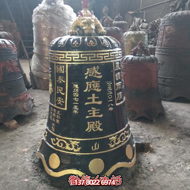 古典鑄銅大型掛鐘，為寺廟祠堂擺放