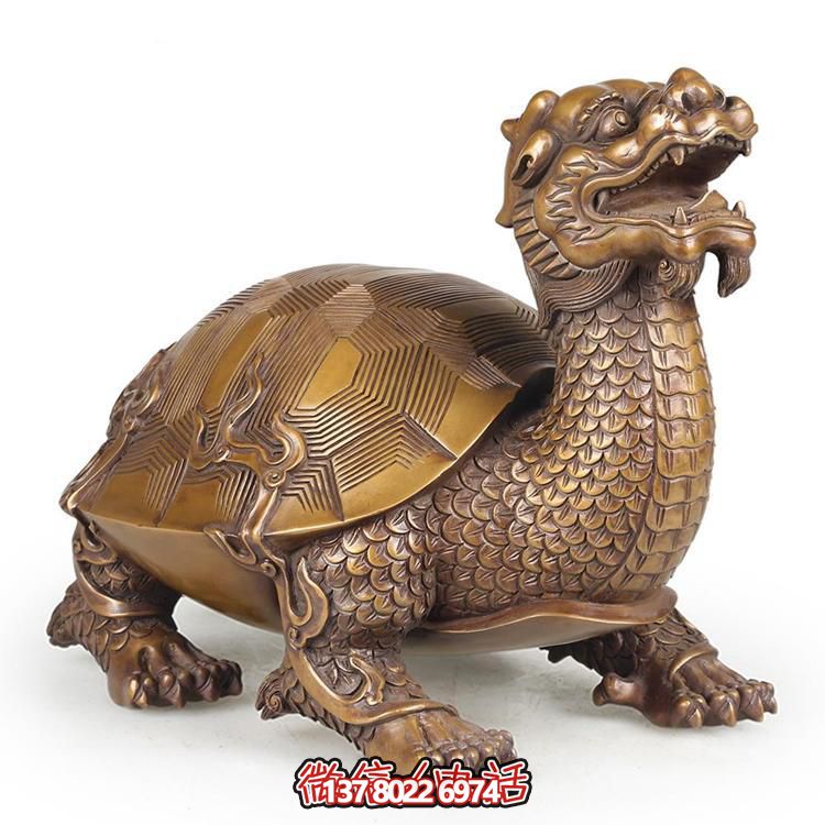巨型銅雕龍龜?shù)袼?，拙樸寺廟裝點(diǎn)