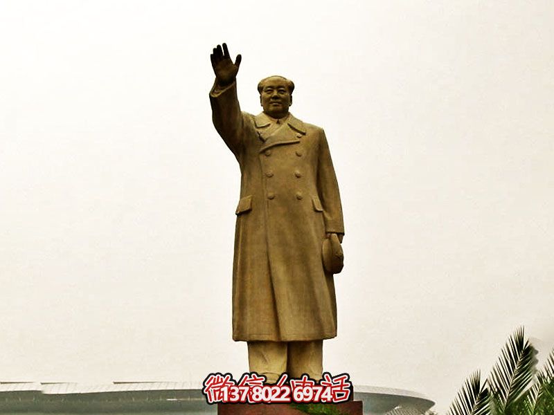 毛澤東偉人銅雕揮手，宣揚偉大精神！