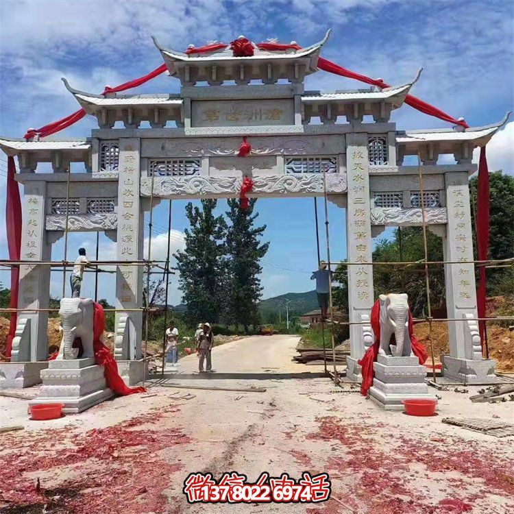 集道路四柱、花崗巖、花崗石雕和牌樓于一體的精美絕倫藝術品
