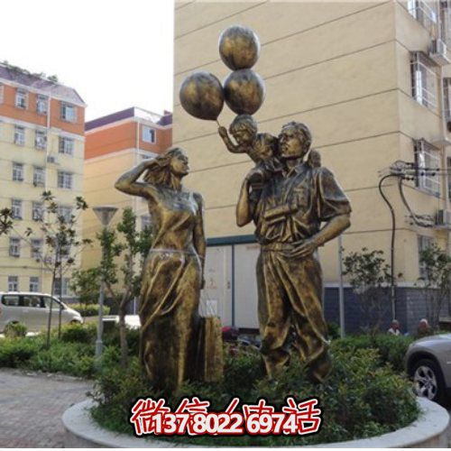 玻璃鋼仿銅人物雕塑，讓您的小區(qū)環(huán)境更加完美！