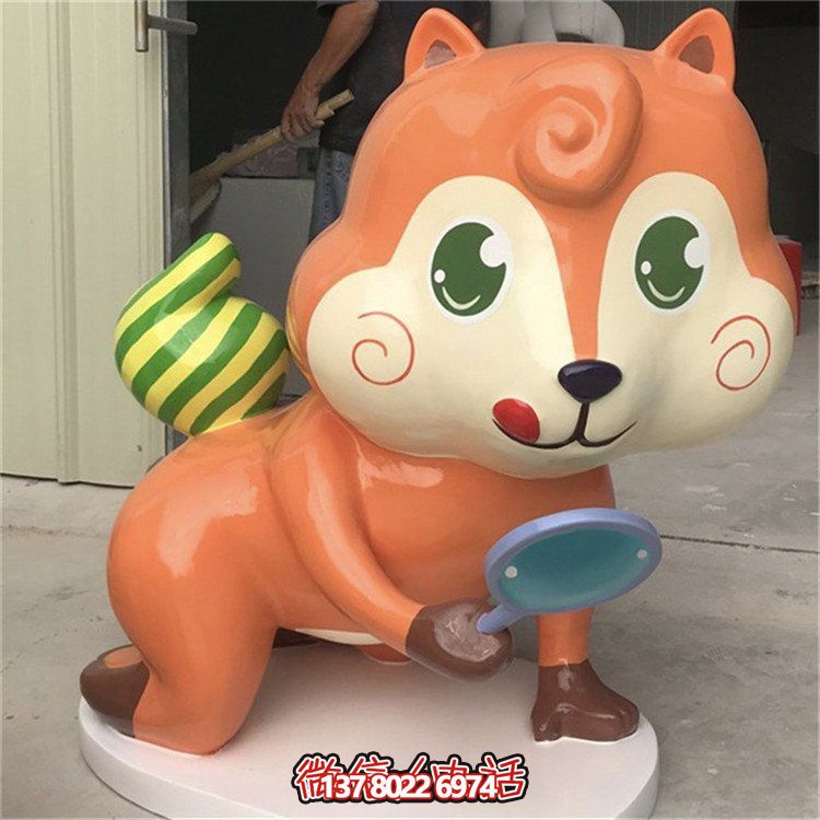 玻璃鋼結(jié)構(gòu)兒童樂園，卡通松鼠公仔裝飾