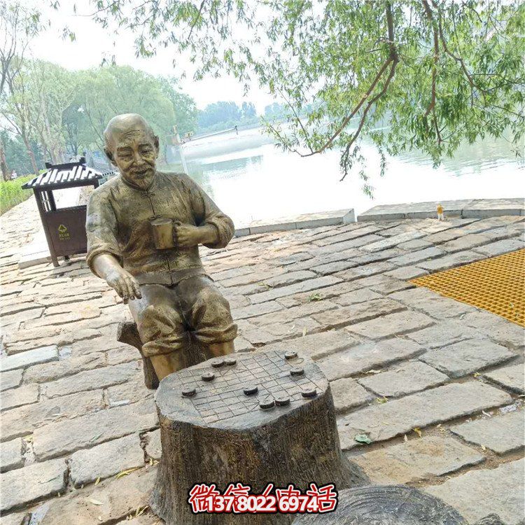 玻璃鋼雕塑仿銅老頭，點(diǎn)綴公園里