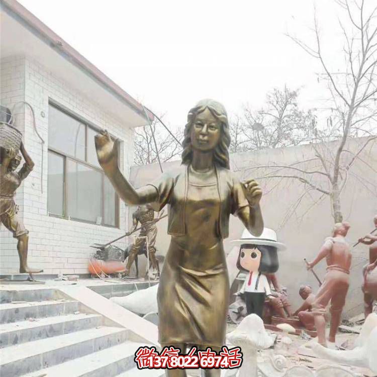 仿銅雕塑玻璃鋼抽象人物，為公園戶外裝飾