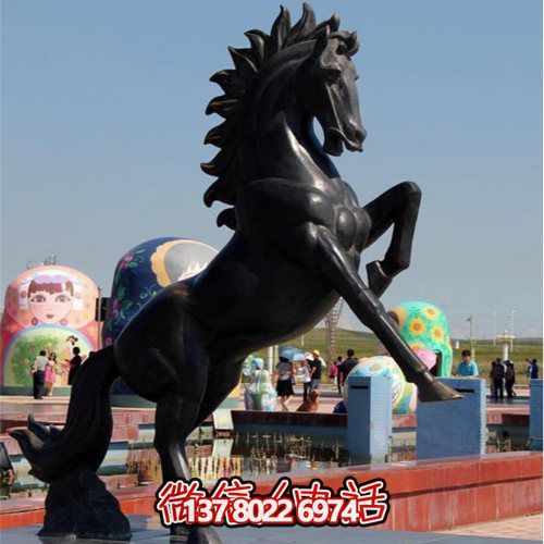 大型仿銅馬玻璃鋼雕塑，為廣場(chǎng)景觀增添無限精彩