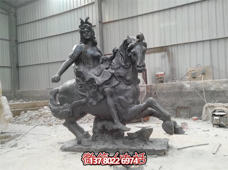 超越傳統(tǒng)，探索未知的玻璃鋼騎馬擺件