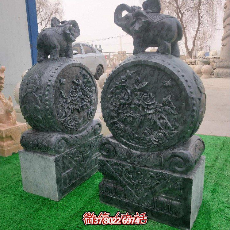 抱著鼓石雕塑，點(diǎn)綴青石庭院門口