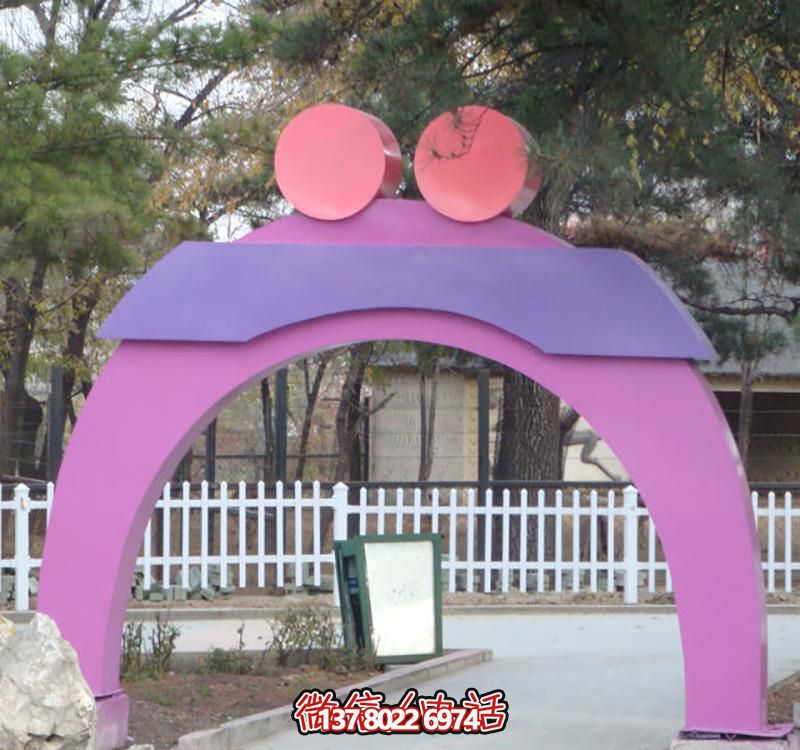 創(chuàng)意玻璃鋼愛心雕塑，裝點(diǎn)城市公園