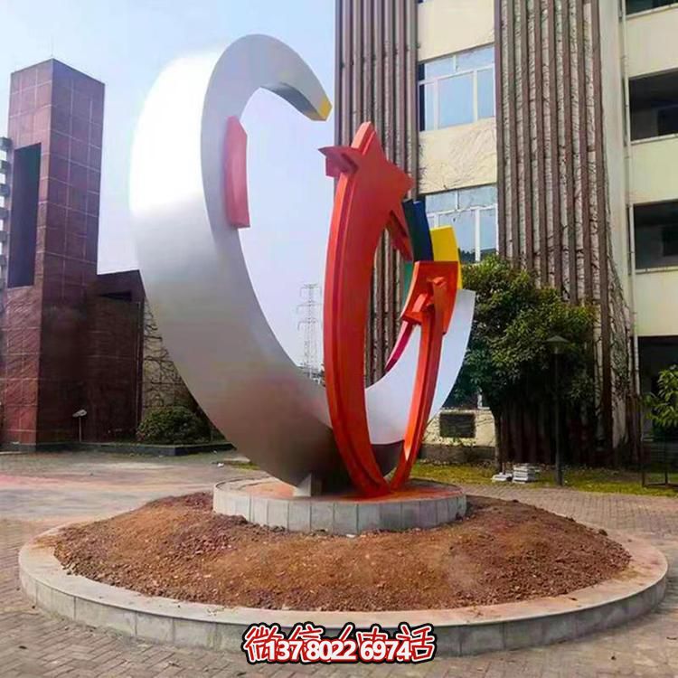 精致不銹鋼月牙雕塑，打造現(xiàn)代都市景觀